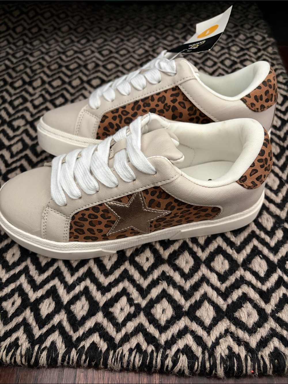 NWT Girls White and Brown Leopard Star Sneaker
